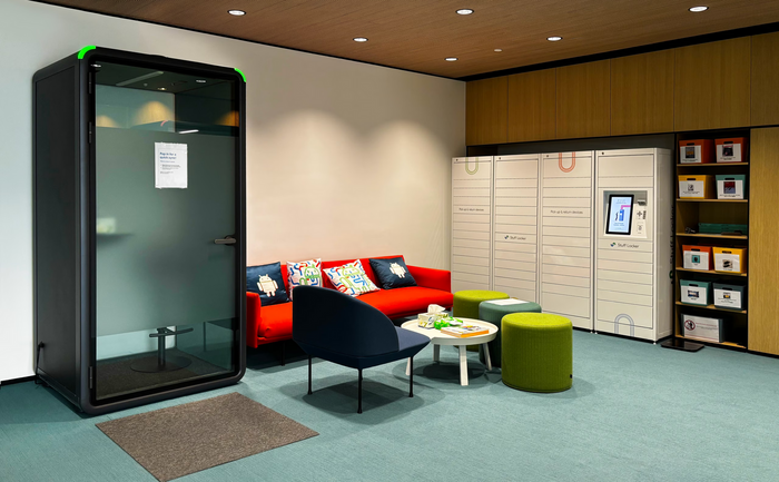 One-person acoustic office booths compared for Australian offices